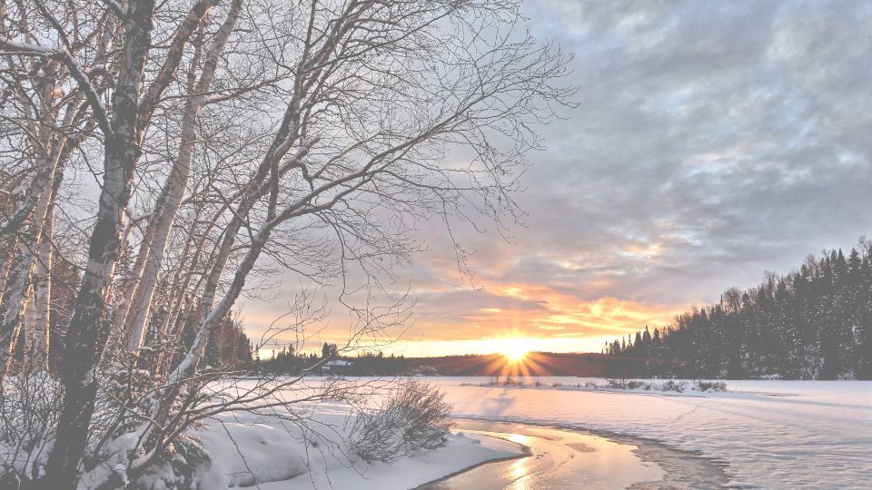 Tageszeitbalance: Winterlandschaft mit Sonnenaufgang